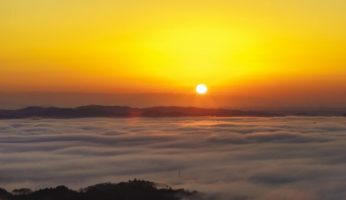 【岡山県正月イベント】運が良ければ、雲海もみられるかも？弥高山日の出祭